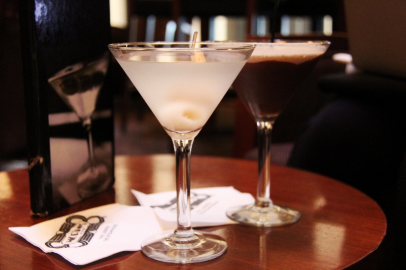 boite-nuit-BAUDINARD SUR VERDON-min_martini_bar_lychee_chocolate_alcohol_liquor_happy_hour_happy-910161